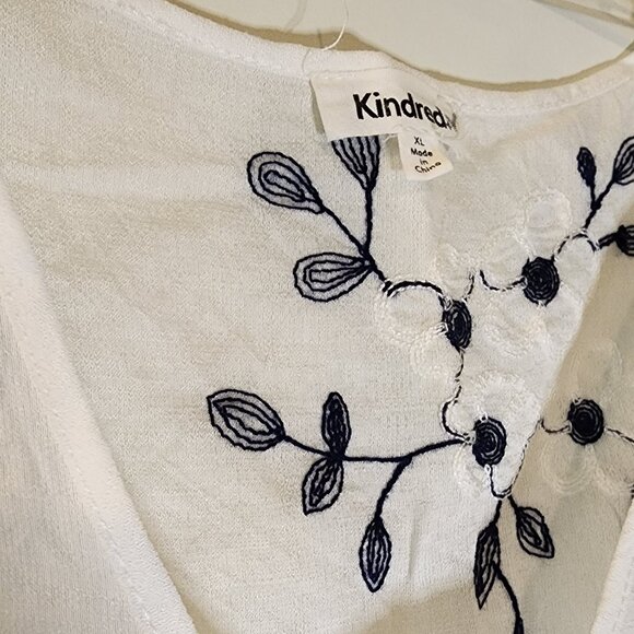 Gorgeous Women's XL Anthropologie Kindred Embroidered White Blue Cotton top - Picture 8 of 16